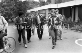 17.05.81 Ankunft DFB Nationalspieler Schlosshotel Monrepos Ludwigsburg