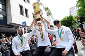 25.05.25 VfB Stuttgart Feier und Autokorso DFB-Pokal Sieg Stuttgart Schlossplatz