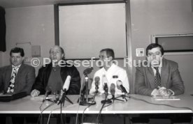 22.01.94 Pressekonferenz Oliver M&ouml;ller Hamburger SV nach Attenat in Stuttgart