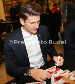 VfB Stuttgart Autogrammstunde Breuninger