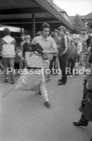 17.05.81 Ankunft DFB Nationalspieler Schlosshotel Monrepos Ludwigsburg
