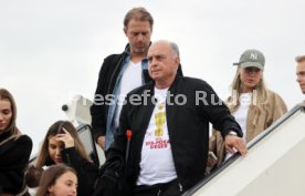25.05.25 VfB Stuttgart Ankunft Flughafen Stuttgart aus Berlin DFB-Pokal Sieg