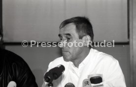 22.01.94 Pressekonferenz Oliver M&ouml;ller Hamburger SV nach Attenat in Stuttgart