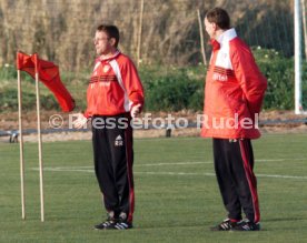 VfB Stuttgart Trainingslager Portugal 2000 li. Ralf Rangnick re. Peter Starzmann Foto Rudel