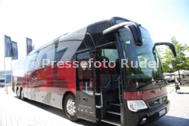 VfB Stuttgart Vorstellung Neuer Mannschaftsbus