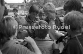 17.05.81 Ankunft DFB Nationalspieler Schlosshotel Monrepos Ludwigsburg