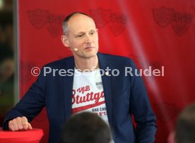 VfB Stuttgart Der dunkelrote Tisch