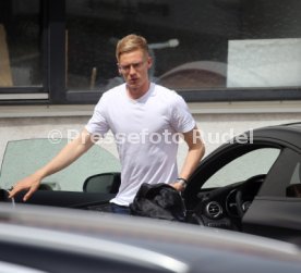 VfB Stuttgart Spieler am Parkplatz