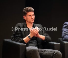 Podiumsdiskussion Stuttgart Liederhalle Wolfgang Dietrich, Mario Gomez, Uli Hoene&szlig;
