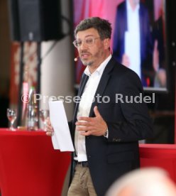 VfB Stuttgart Der dunkelrote Tisch