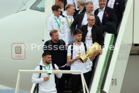 25.05.25 VfB Stuttgart Ankunft Flughafen Stuttgart aus Berlin DFB-Pokal Sieg