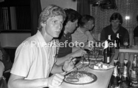 18.05.81 DFB Nationalspieler bei Hansi M&uuml;ller