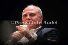 Podiumsdiskussion Stuttgart Liederhalle Wolfgang Dietrich, Mario Gomez, Uli Hoene&szlig;