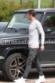 VfB Stuttgart Spieler am Parkplatz