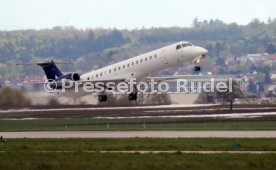 VfB Stuttgart Abflug Kurztrainingslager Mallorca am Flughafen Stuttgart