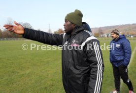Fussball Amateure Hans Sarpei - Das T steht f&uuml;r Coach