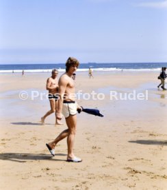 19.06.82 WM 1982 DFB Spieler am Strand
