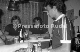 18.05.81 DFB Nationalspieler bei Hansi M&uuml;ller