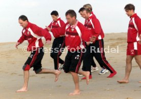 VfB Stuttgart Trainingslager 2000 Portugal v.l. Peter Starzmann, Kristijan Djordjevic, Ralf Rangnick, Eberhard Trautner, Thomas Kies Foto Rudel