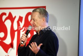 06.02.25 VfB Stuttgart Dunkelroter Tisch