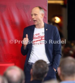 VfB Stuttgart Der dunkelrote Tisch