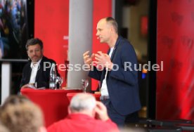 VfB Stuttgart Der dunkelrote Tisch