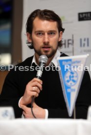 Stuttgarter Kickers Pressekonferenz Vorstellung Neuer Trainer