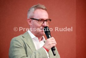 27.08.25 VfB Stuttgart Dunkelroter Tisch Spezial