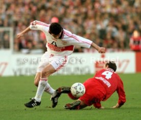 VfB Stuttgart-1.FC Kaiserslautern 0:1 li. Krassimir Balakov re. Axel Roos Foto Rudel
