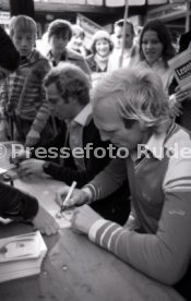 02.10.77 Autogrammstunde Firma Leonberger Hoene&szlig; Br&uuml;der