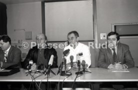 22.01.94 Pressekonferenz Oliver M&ouml;ller Hamburger SV nach Attenat in Stuttgart