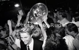 16.05.1992 VfB Stuttgart Meisterschaft Empfang Flughafen