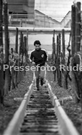 09.05.78 VfB Stuttgart Hansi M&uuml;ller Training Weinberge