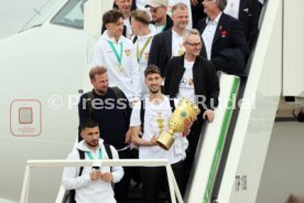 25.05.25 VfB Stuttgart Ankunft Flughafen Stuttgart aus Berlin DFB-Pokal Sieg