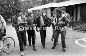 17.05.81 Ankunft DFB Nationalspieler Schlosshotel Monrepos Ludwigsburg