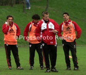 VfB Stuttgart Training v.l. Roberto Pinto, Krisztian Lisztes, Ralf Rangnick, Viorel Ganea Foto Rudel