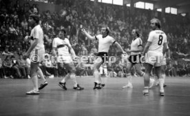 23.02.83 Fussball Prominentenspiel