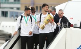 25.05.25 VfB Stuttgart Ankunft Flughafen Stuttgart aus Berlin DFB-Pokal Sieg