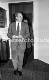 16.01.90 VfB Stuttgart PK Vorstellung Manager Hoene&szlig;