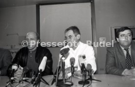 22.01.94 Pressekonferenz Oliver M&ouml;ller Hamburger SV nach Attenat in Stuttgart