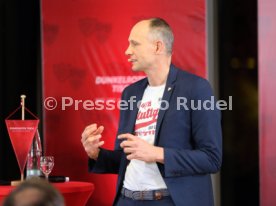 VfB Stuttgart Der dunkelrote Tisch