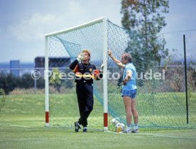 05.06.86 DFB Training Galindo