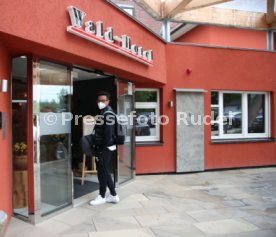 12.05.21 VfB Stuttgart Ankunft Spieler Quarant&auml;ne Trainingslager Wald-Hotel Stuttgart