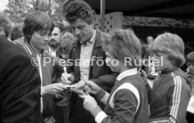17.05.81 Ankunft DFB Nationalspieler Schlosshotel Monrepos Ludwigsburg