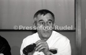 22.01.94 Pressekonferenz Oliver M&ouml;ller Hamburger SV nach Attenat in Stuttgart