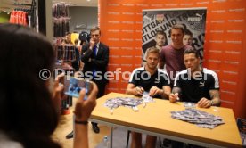 VfB Stuttgart Autogrammstunde Terodde und Ginczek