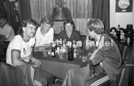 18.05.81 DFB Nationalspieler bei Hansi M&uuml;ller