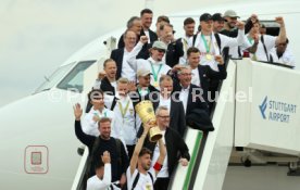 25.05.25 VfB Stuttgart Ankunft Flughafen Stuttgart aus Berlin DFB-Pokal Sieg