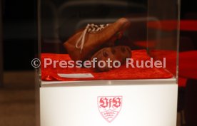 27.08.25 VfB Stuttgart Dunkelroter Tisch Spezial