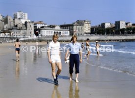 19.06.82 WM 1982 DFB Spieler am Strand